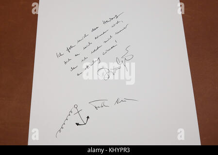 Hamburg, Germany. 21st Nov, 2017. The entry into the Golden Visitors' Book of the City of Hamburg of Hollywood actress Diane Kruger and director Fatih Akin lies on a table in the town hall of Hamburg, Germany, 21 November 2017. Credit: Georg Wendt/dpa/Alamy Live News Stock Photo