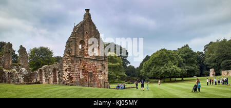 England, NorthYorkshire; the ruins of the 12th century Cistercian Abbey known as Fountains Abbey, one of the finest examples of monastic architecture in the world. The tower by Abbot Huby, (1495-1526), still dominates the valley landscape. Together with its surrounding 800 acres of 18th century landscaped parkland, Fountains Abbey has been designated a UNESCO World Heritage Site. North Yorkshire, England, UK. Ca. 1995. | Location: near Ripon, Yorkshire, England, UK. Stock Photo