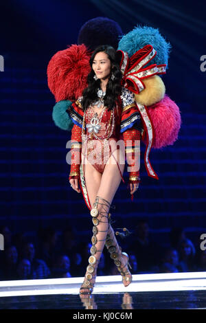 Liu Wen on the catwalk for the Victoria's Secret Fashion Show at the Mercedes-Benz Arena in Shanghai, China Stock Photo