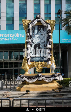 Large display photograph of Crown Prince Maha Vajiralongkorn, the current king of Thailand in a display in Bangkok, Thailand Stock Photo