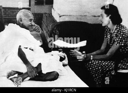 Lady Edwina Mountbatten visits Mahatma Gandhi during his hunger strike, following Indian Partition 1947. Mohandas Karamchand Gandhi (1869 – 1948), Gandhi was the preeminent leader of the Indian independence movement in British-ruled India. At 5:17 pm on 30 January 1948, Stock Photo