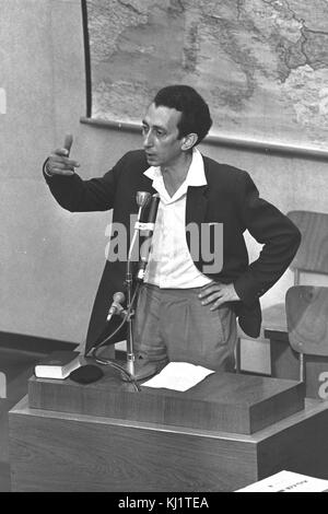Abba Kovner (1918 – 1987) Jewish Hebrew poet, writer and partisan leader as a witness at the Adolf Eichmann trial in Jerusalem, 1961. He became one of the great poets of modern Israel. in 1940, Vilnius was given to Lithuania after Nazi Germany and the Soviet Union invaded and divided Poland. After occupation established the Vilna Ghetto. Kovner managed to escape .From September 1943 until the arrival of the Soviet army in July 1944, Kovner, commanded a partisan group called the Avengers ('Nokmim') in the forests near Vilna Abba Kovner testifying at the trial of Adolf Eichmann Stock Photo