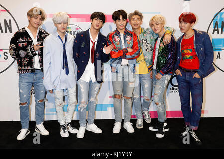Los Angeles, Ca, USA. 19th Nov, 2017. BTS (aka Bangtan Boys) poses in the press room at the 2017 American Music Awards at Microsoft Theater on November 19, 2017 in Los Angeles, California, USA Credit: John Rasimus/Media Punch ***France, Sweden, Norway, Denark, Finland, Usa, Czech Republic, South America Only***/Alamy Live News Stock Photo