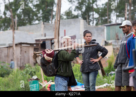 Sao Paulo, Brazil. 21st Nov, 2017. Police officers remove homeless people from an occupied area, in the eastern area of Sao Paulo, Brazil, due to a repossession order.About 100 families who lived there for three years had their personal belongings and furniture taken to a shed and shacks and makeshift homes were overthrown. Credit: Paulo Lopes/ZUMA Wire/Alamy Live News Stock Photo