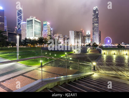 Stunning night view of the famous Hong Kong island business district skyline between Central and Wan Chai from the park along the Victoria harbor in H Stock Photo