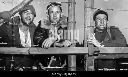 STALAG 17 1953 Paramount Pictures film with from left:  Harvey Lembeck, William Holden, Robert Strauss. Stock Photo