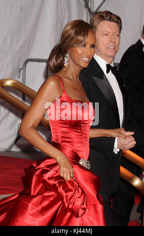 NEW YORK - MAY 05: Model Iman and musician David Bowie arrive  to the Metropolitan Museum of Art Costume Institute Gala, Superheroes: Fashion and Fantasy, held at the Metropolitan Museum of Art on May 5, 2008 in New York City.   People:  Iman; David Bowie Stock Photo