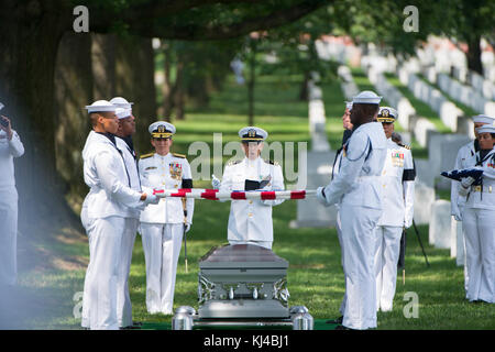 Graveside Service for U.S. Navy Fire Controlman Chief Gary Leo Rehm Jr. at Arlington National Cemetery (35781690574) Stock Photo