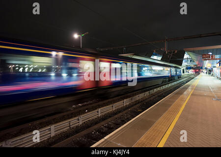 Great Western railway Class 43 Mark 3 Intercity train at Reading station Stock Photo