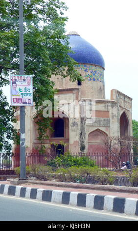 India, Delhi, Humayun's Tomb, Sabz BurjI in grounds of 16th Century mosque,  showing blue dome Stock Photo - Alamy