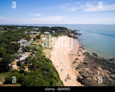 Saint-Nazaire (north-western France): Les Jaunais Beach along the coasts of Saint-Nazaire with the 'pointe de Chemoulin' headland in the background Stock Photo