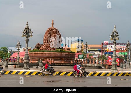 Durian Kreisverkehr in Kampot, Kambodscha, Asien  |  durian roundabout, Kampot, Cambodia, Asia Stock Photo