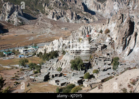 Braka (Braga) and its monastery in Himalaya mountains, Manang Nepal. Annapurna circuit, Marsyangdi valley. Stock Photo