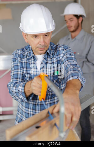 Guy Using Hacksaw Tradesman using hacksaw Stock Photo - Alamy