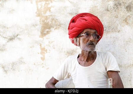 Portrait of a Rabari man dressed in traditional white clothes and red turban, Rjasthan, India. Stock Photo