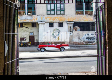 Street scene, vintage American car, Old Havana, Cuba Stock Photo