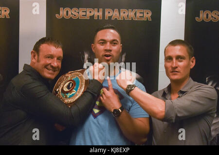 Auckland, New Zealand. 22nd Nov, 2017. New Zealand heavyweight boxer Joseph Parker, coach Kevin Berry(L) and promoter David Higgins (R) pose for camera after a press conference in Auckland on Nov 22, 2017. He is currently the WBO heavyweight champion, having held the title since 2016. His team announces their latest attempts at signing a unification bout with WBA and IBF champion Anthony Joshua . Credit: Shirley Kwok/Pacific Press/Alamy Live News Stock Photo