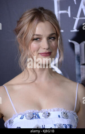 actress Alison Sudol attends the "Fantastic Beasts and Where to Find