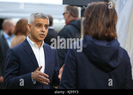 Westminster. London, UK. 22nd Nov, 2017. Sadiq Khan Mayor of London speaking to journalist following Chancellor of the Exchequer Philip Hammond delivers the Budget. Credit: Dinendra Haria/Alamy Live News Stock Photo