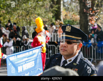Auxiliary Police Officer of NYPD on duty at the 2006 Ing New York City ...