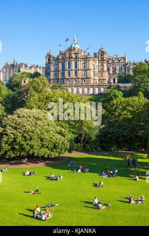 Edinburgh scotland edinburgh east Princes street gardens with Bank building Lloyds Banking Group behind it the mound old town edinburgh scotland uk gb Stock Photo