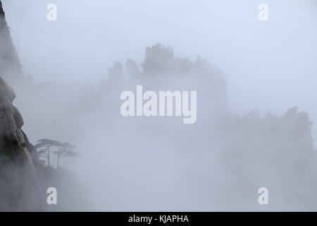 Cloud covered rugged peaks of Huangshan mountains in China Stock Photo