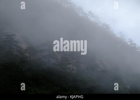 Cloud covered rugged peaks of Huangshan mountains in China Stock Photo