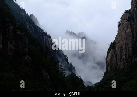 Cloud covered rugged peaks of Huangshan mountains in China Stock Photo