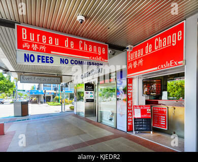 Sign Outside A Bureau De Change Offering Money Exchange With 0 Commission Stock Photo Alamy