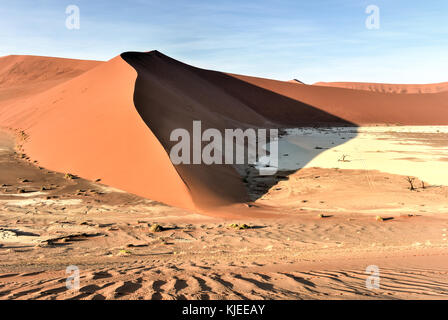 Hidden Vlei in the southern part of the Namib Desert, in the Namib-Naukluft National Park of Namibia. Stock Photo