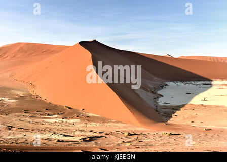 Hidden Vlei in the southern part of the Namib Desert, in the Namib-Naukluft National Park of Namibia. Stock Photo