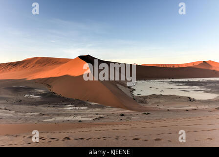 Hidden Vlei in the southern part of the Namib Desert, in the Namib-Naukluft National Park of Namibia. Stock Photo