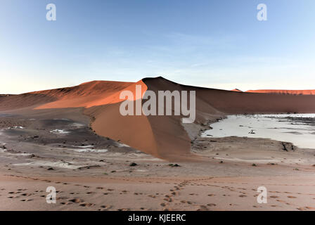 Hidden Vlei in the southern part of the Namib Desert, in the Namib-Naukluft National Park of Namibia. Stock Photo