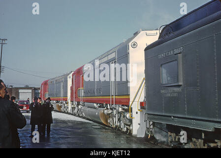 ATSF 100 and 102 FP45s with SUPER C in Corwith Yard, Chicago, IL before ...