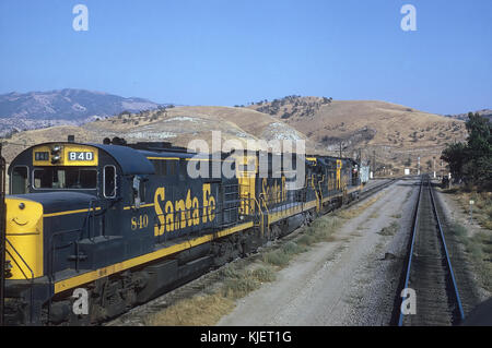 ATSF freight in siding at Caliente, California taken from cab of F7A 306 pulling Train  2 the San Francisco Chief. ReAr engine is chopped nose Alco  840 on August 26, 1967 (22692646585) Stock Photo