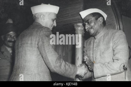 Dr. Rajendra Prasad shaking hands with Jawaharlal Nehru after signing the Constitution in 1950 Stock Photo