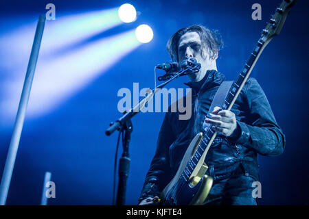 Denmark, Copenhagen - November 14, 2017. The American rock band Queens of the Stone Age performs a live concert at Tap1 in Copenhagen. Here bass player Michael Shuman is seen live on stage. (Photo credit: Gonzales Photo - Thomas Rasmussen). Stock Photo