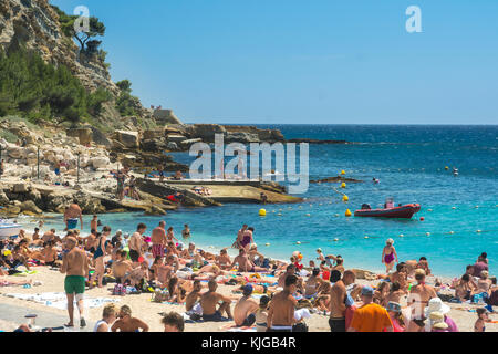 Cassis,France-august 10,2016:Peolple on the beach of Cassis during a sunny day. Stock Photo