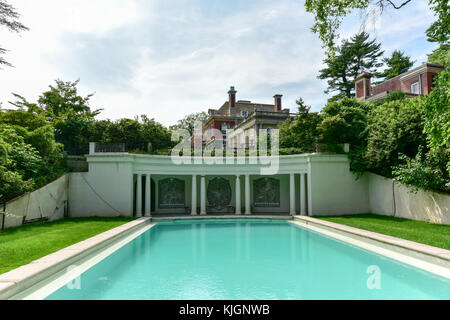 Pool at Long Island Gold Coast Mansion at Old Westbury Gardens Stock Photo