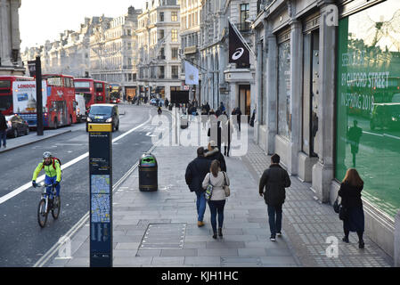 Regent Street, London, UK. 24th Nov, 2017. Very quiet start to Black Friday on Regent Street at 8am. Credit: Matthew Chattle/Alamy Live News Stock Photo