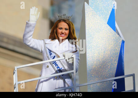 New York, USA. 23rd Nov, 2017. Miss America Cara Mund from North Dakota waves to the crowds in the 91st Macys Thanksgiving Day Parade in New York, Nov. 23, 2017. Credit: Gordon Donovan/Alamy Live News Stock Photo