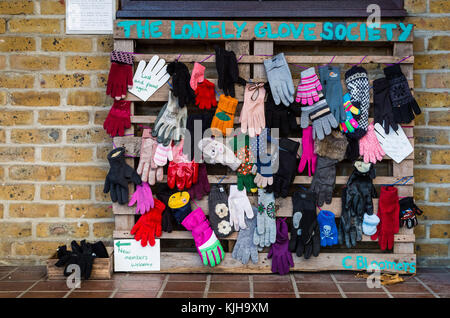 London, UK. 25th Nov, 2017. UK Weather: ‘The Lonely Glove Society’. As weekend temperatures take a drop, the annual sanctuary for lost or disowned gloves in south east London starts once again. The society helps any winter glove that has been parted from its other-half find a new pairing to help get through the chilly winter season. © Guy Corbishley/Alamy Live News Stock Photo