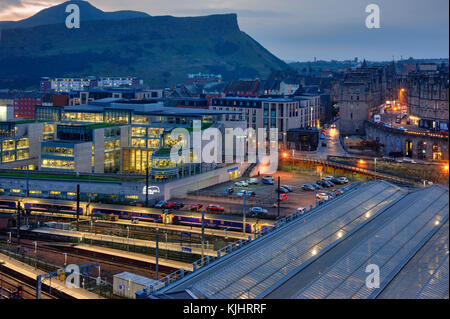 Dawn arrives over Waverley Station, Edinburgh, Lothian Stock Photo