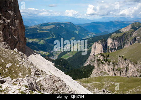 View looking along the Chedul Tal to the  Langental in the  Naturpark Puez-Geisler or Parco Naturale Puez-Odle Selva Val Gardena Dolomites Italy Stock Photo