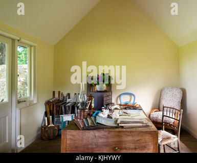VIRGINIA WOOLF'S STUDY              MONK'S HOUSE             RODMELL EAST SUSSEX               UNITED KINGDOM Stock Photo