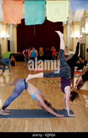 Chamonix Yoga Festival.  Yoga class.  Yoga instructor demonstrating yoga position. Acroyoga.  France. Stock Photo