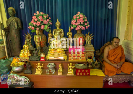 Monk in Wat Trahimit, Bangkok. Thailand. Stock Photo