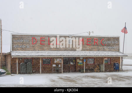 Dell Montana,USA. Dell Mercantile or merc in a winter snow storm US Post Office Stock Photo