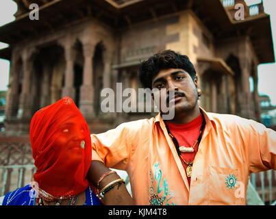 Indian Glance -  05/09/2010  -    -  Expressive and colorful couple of Indians in Jodhpur in India   -  Sylvain Leser / Le Pictorium Stock Photo