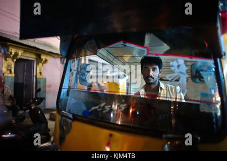 Indian Glance -  04/09/2010  -    -  Rickshaw driver in the streets of Jodhpur in India   -  Sylvain Leser / Le Pictorium Stock Photo